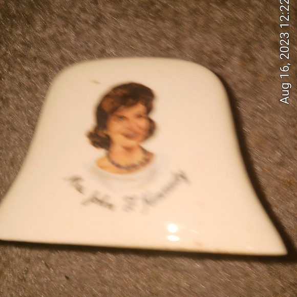 ❤️Set- Vintage John F. Kennedy and Jackie Kennedy Salt and Pepper Shakers * - Picture 3 of 4